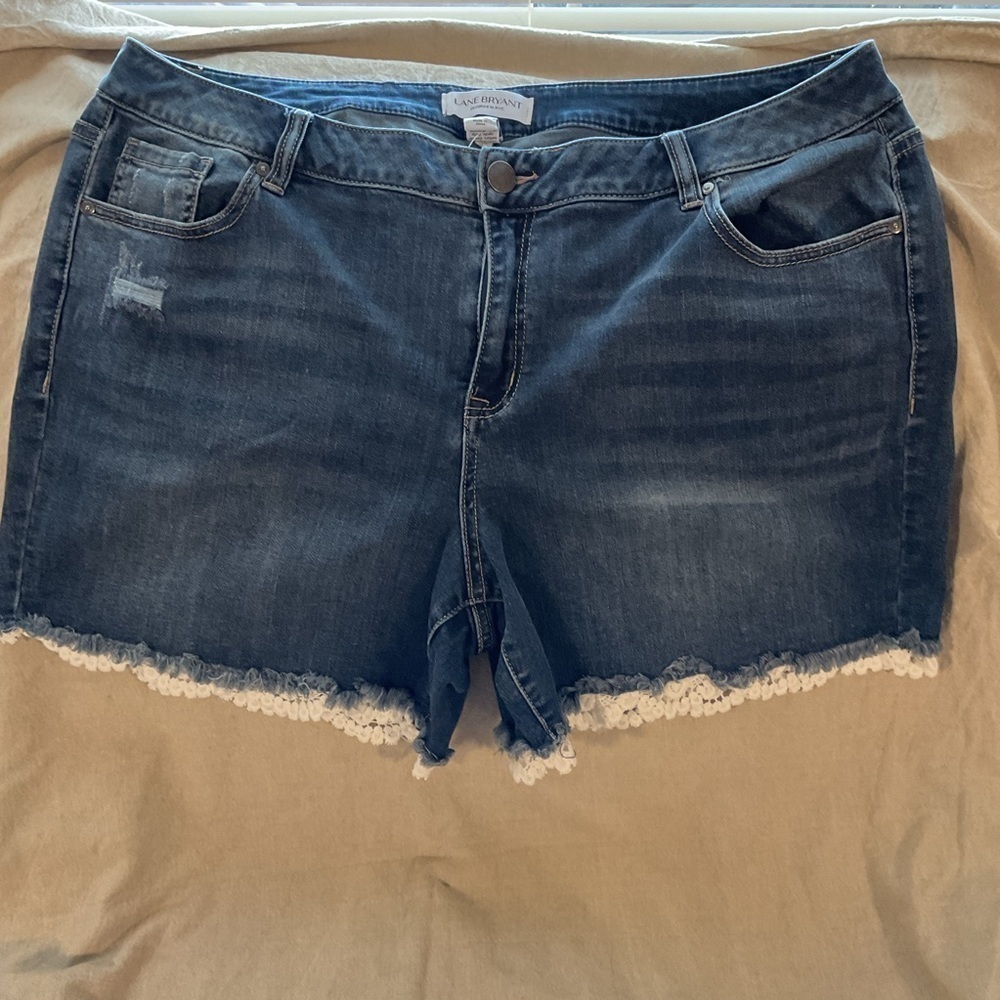 Lane Bryant Women’s Distressed Jean Girlfriend Shorts Lace Trim Mid Rise